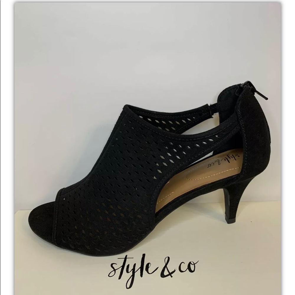 Style & Co Haddiee Black Peep Toe Sandals
